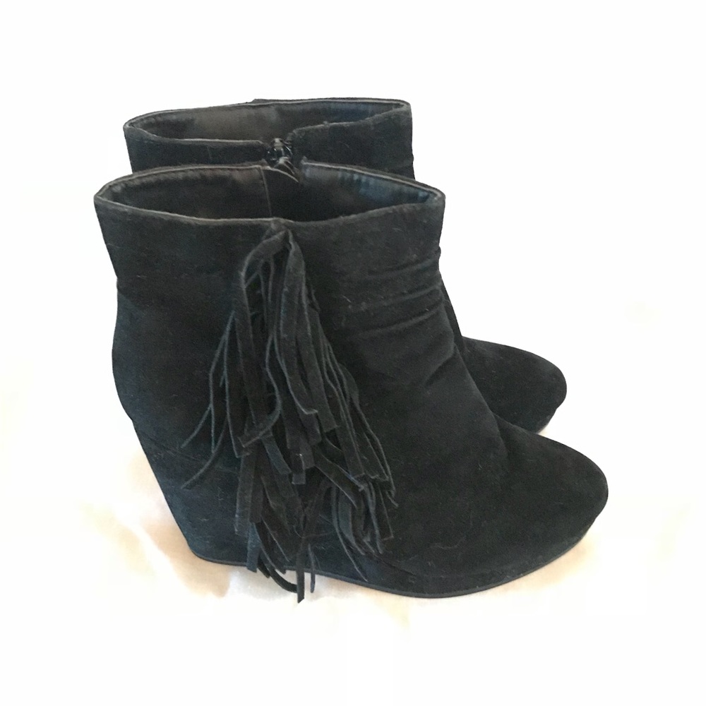 Wedge fringe boots in black size 7 Nature Breeze